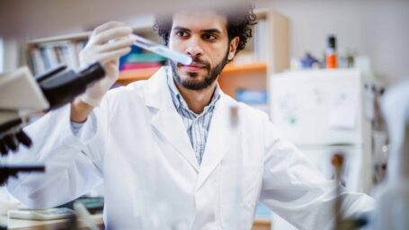 Scientist working in the laboratory